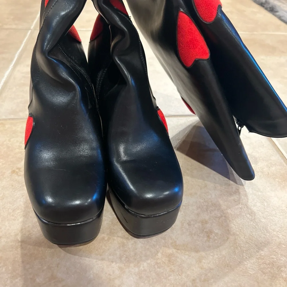 Moda Black and Red Platform Heeled Boots with Floral Design - Picture 3 of 6